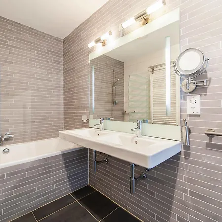 Short Group Dapper Market Serviced Amesterdão