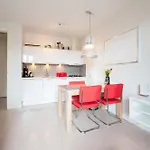 Apartment Short Group Dapper Market Serviced *