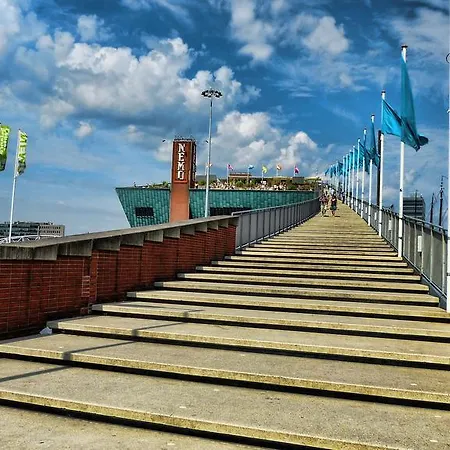 Short Group Dapper Market Serviced Άμστερνταμ