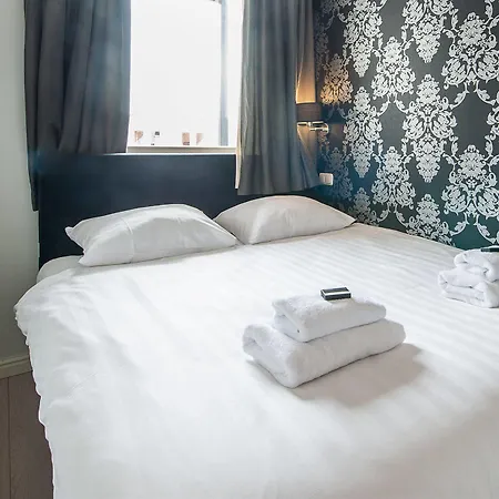 Short Group Dapper Market Serviced Amsterdam