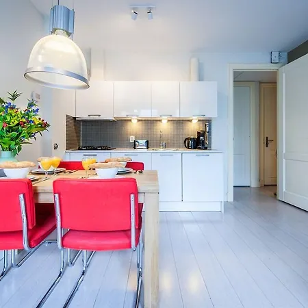 Short Group Dapper Market Serviced *