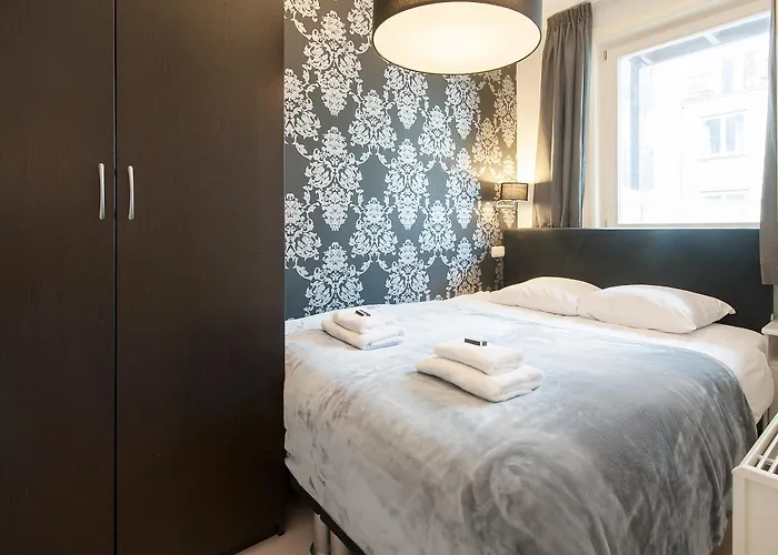 Short Group Dapper Market Serviced * Ámsterdam