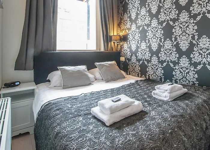 Short Group Dapper Market Serviced Ámsterdam