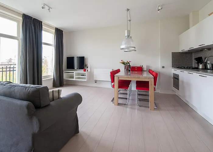 Short Group Dapper Market Serviced * Ámsterdam