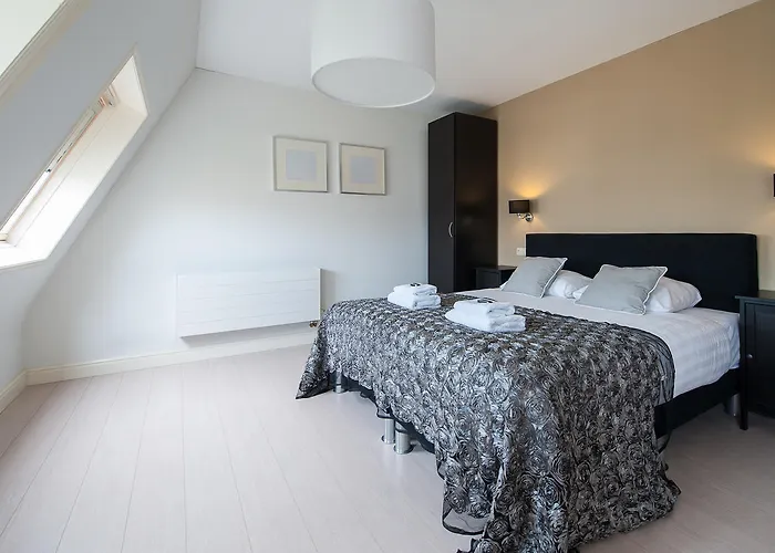 Short Group Dapper Market Serviced Ámsterdam