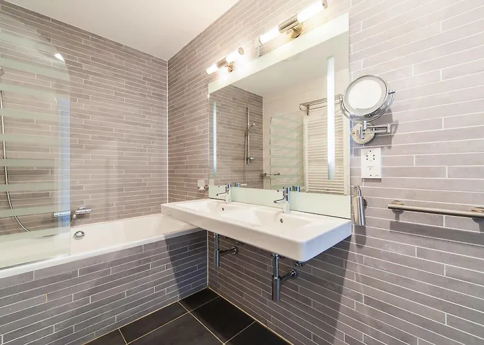 Short Group Dapper Market Serviced Ámsterdam