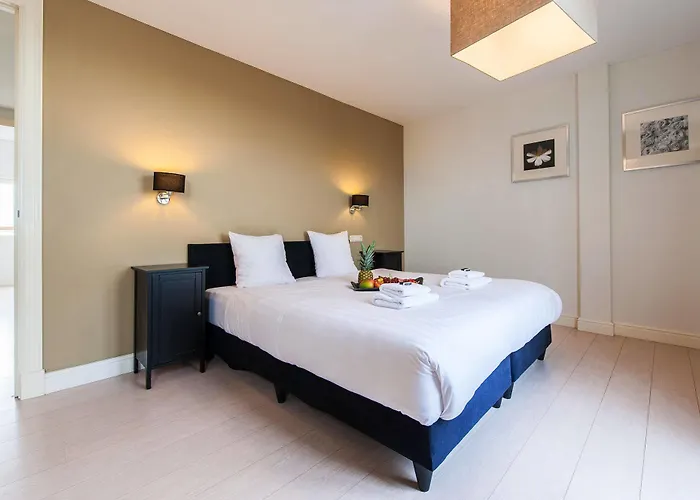 Short Group Dapper Market Serviced Apartamento *