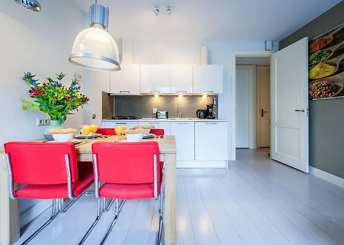 Short Group Dapper Market Serviced *