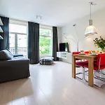 Apartment Short Group Dapper Market Serviced